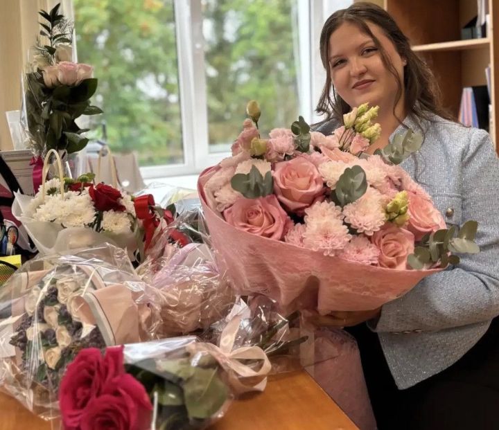 Выпускница гимназии вернулась в родные стены педагогом