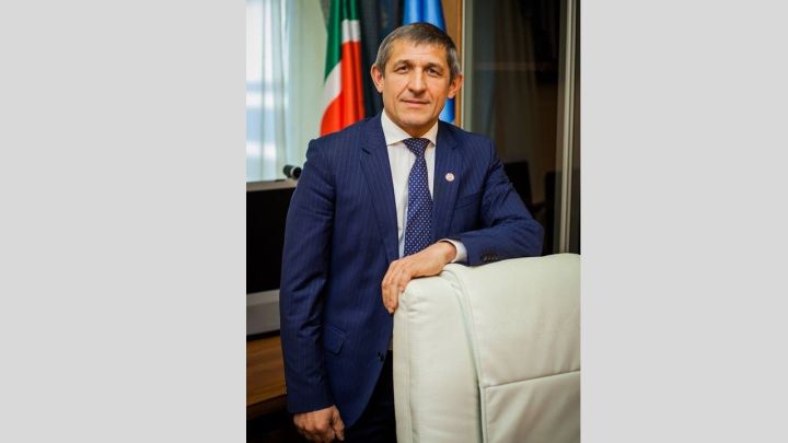 Ильдус Зарипов поздравил работников органов местного самоуправления, депутатов, ветеранов и общественных деятелей с Днем местного самоуправления