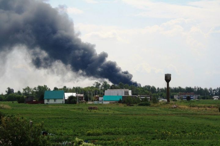 В Лаишевском районе сгорели складские помещения
