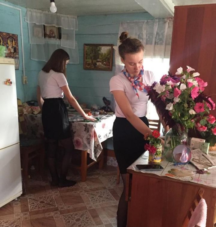 Декада пожилых. В Ташкирмени школьники помогают пенсионерам