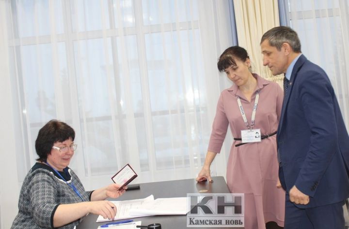 Руководитель Лаишевского района участвует в референдуме