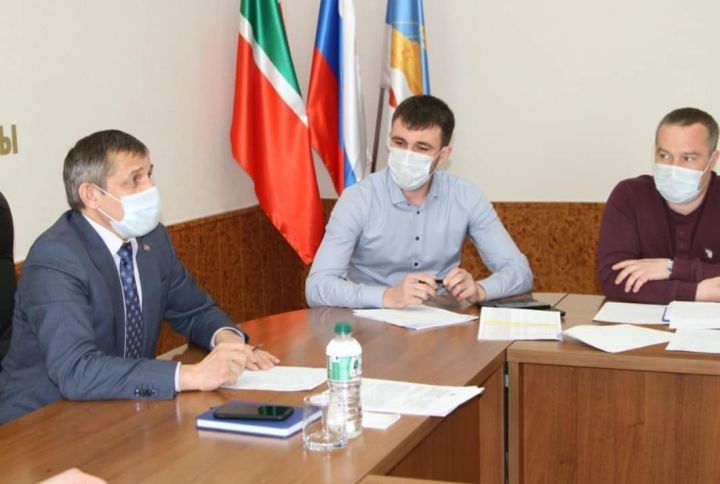 Ильдус Зарипов провел совещание с представителями управляющих компаний