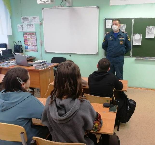 В Лаишевской школе №2 перед каникулами провели инструктаж по безопасности