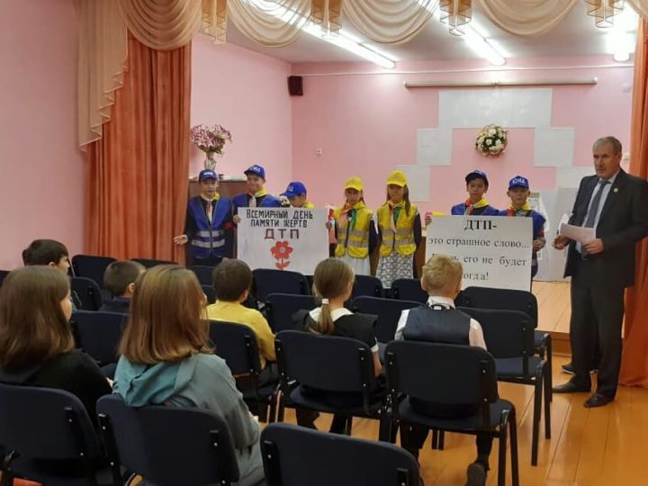В Кирбинской школе минутой молчания почтили память погибших в ДТП