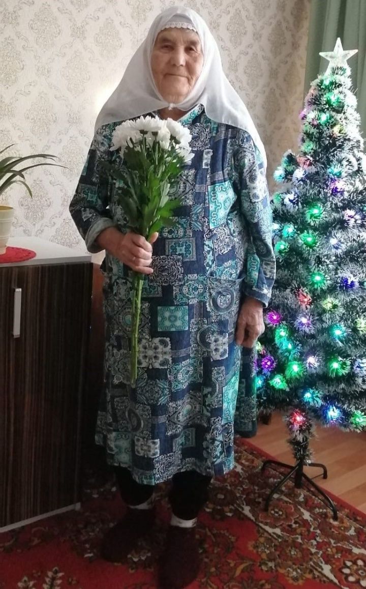 С 90-летием поздравляем жительницу деревни Татарский Кабан