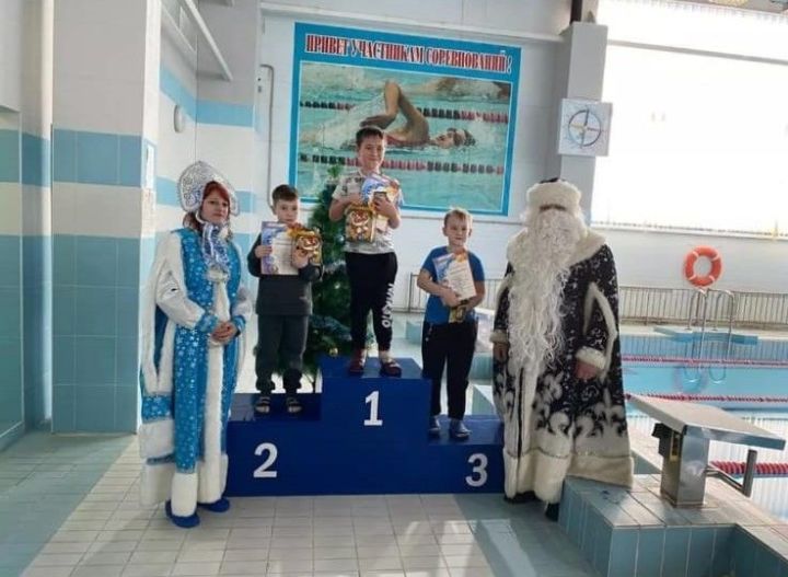 Соревнования по плаванию на приз Деда Мороза прошли в Лаишевском районе