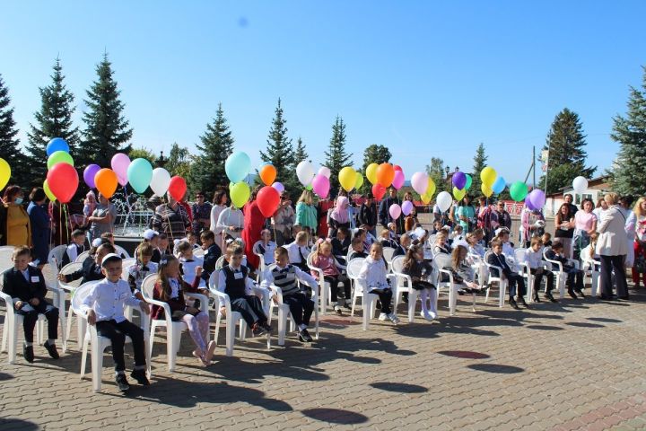 Первоклассники Лаишевского района получили подарки к учебному году