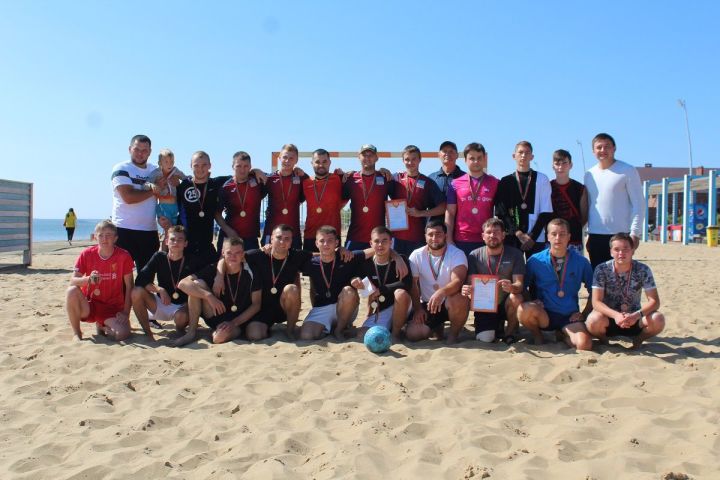 На турнире Лаишевского района по пляжному футболу играли «Реал», ПСЖ и не только