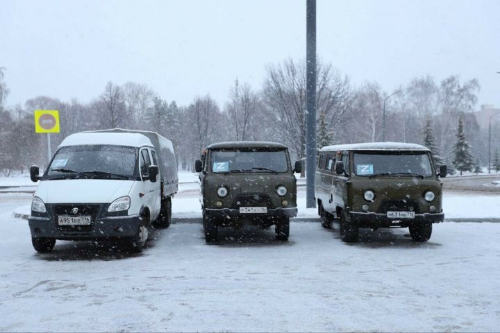 Нижнекамск отправил бойцам автомобили и груз с тыловой помощью