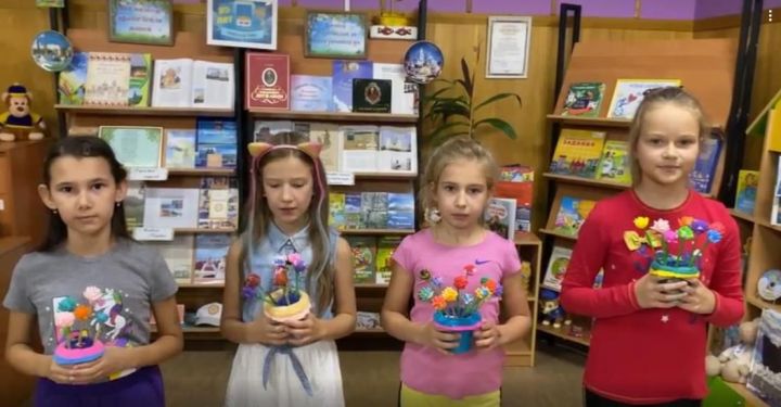 Видеопоздравление с Днем матери юных читателей Лаишевской библиотеки