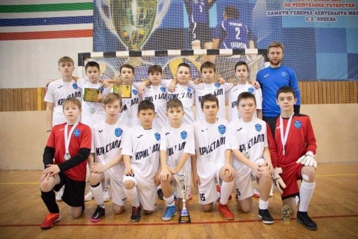 Футболисты «Кристалла» на Всероссийских соревнованиях завоевали серебро