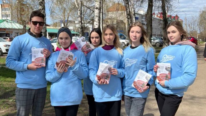 Волонтеры оказывают помощь татарстанцам при онлайн-голосовании за  общественные пространства республики