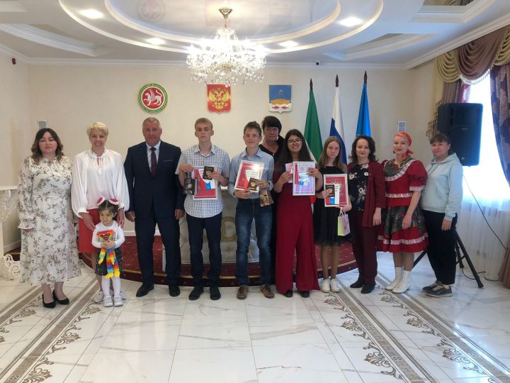 В День России юным гражданам Лаишевского района вручили паспорта