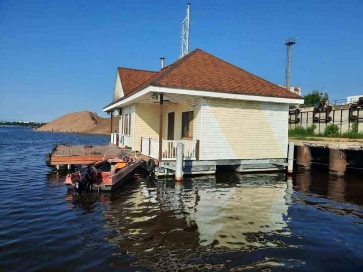 В Татарстане хозяину дрейфующего по Каме дома грозит серьезный штраф