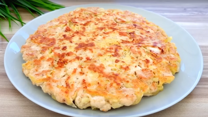 Запеканка из куриной грудки с картошкой на сковородке