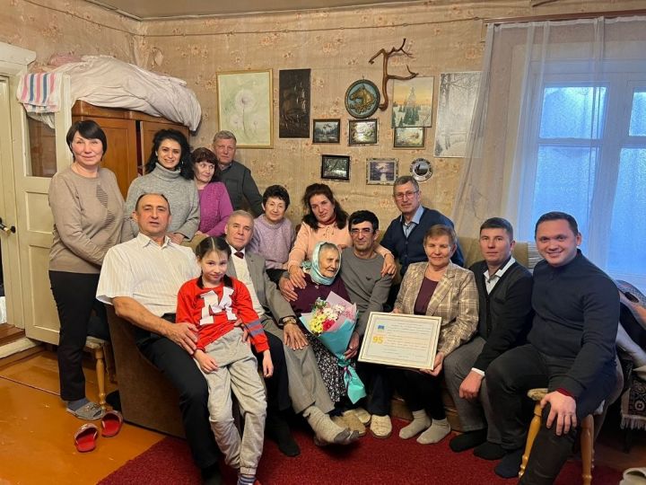 Атаманову Татьяну Михайловну поздравили с 95-летием