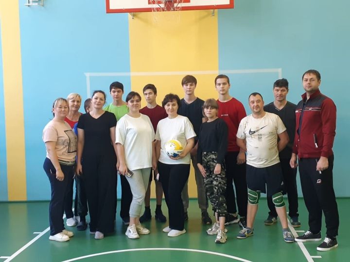 Лаишевские волейболисты почтили память тренера Рамиля Якупова