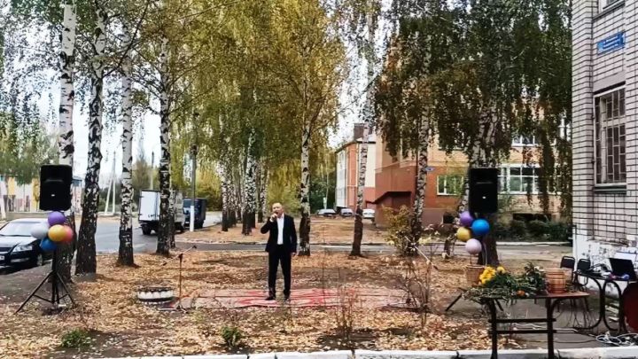 С Днем пожилого человека поздравляет Анатолий Осипов