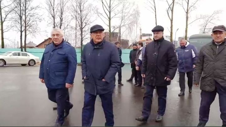 Рустам Минниханов посетил парк транспортной компании «Буревестник»