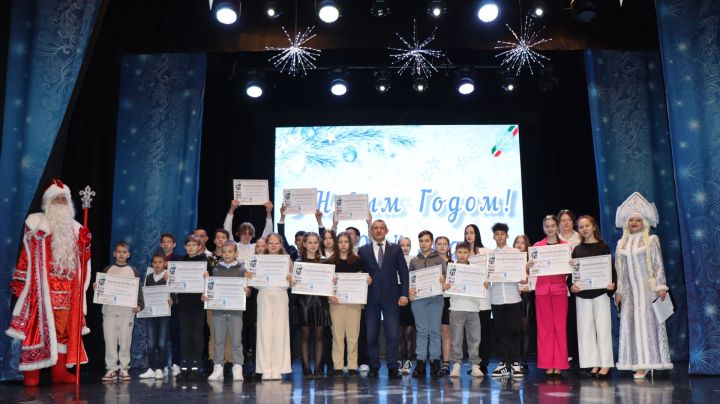 Активных и одаренных детей района чествовали в канун Нового года
