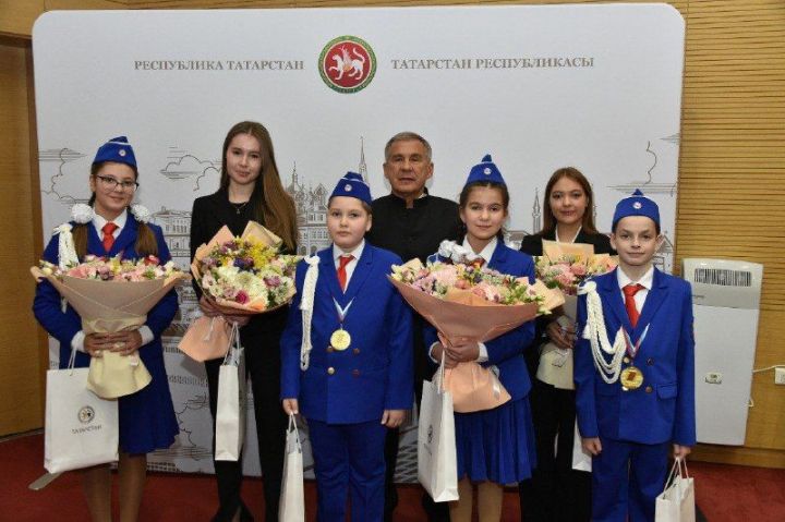 Минниханов наградил школьников за победу во Всероссийском конкурсе «Безопасное колесо»