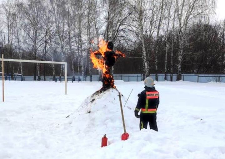 Столбище мәктәбендә кышны бөтен авыл белән озаттылар