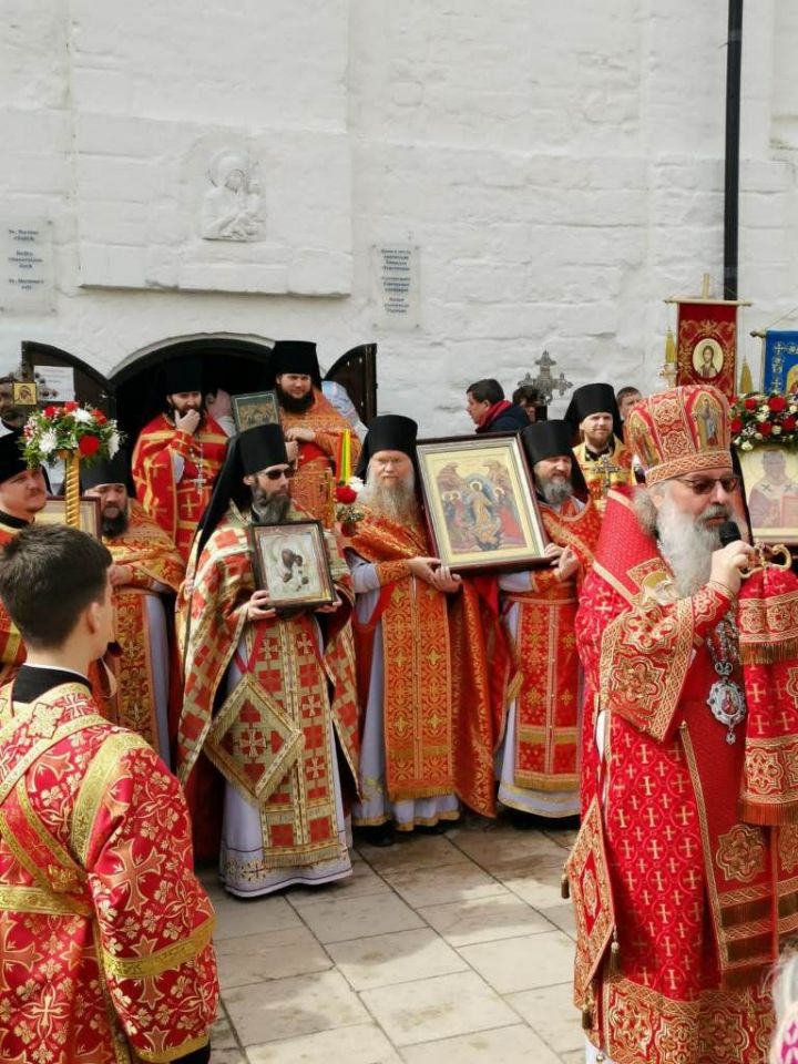 Митрополит Кирилл совершил Божественную литургию в храме Свияжского Успенского мужского монастыря