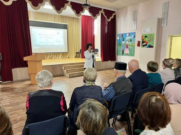 Педагогик хезмәт ветераннары һәм Сокуры авылының мактаулы кешеләре белән очрашу узды