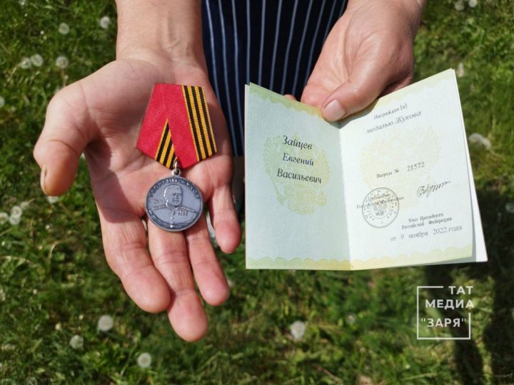 Военного медика из Алексеевского района наградили медалью Жукова