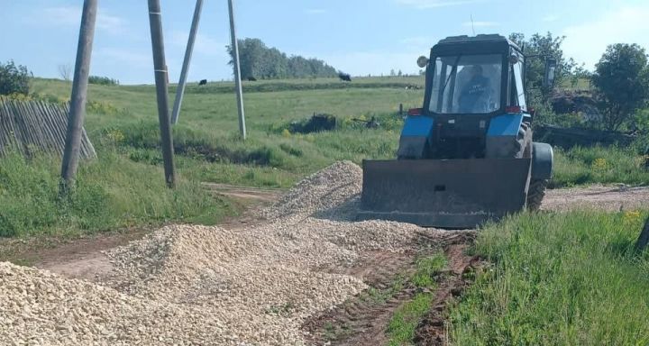 В Лаишевском районе идет щебенение улиц