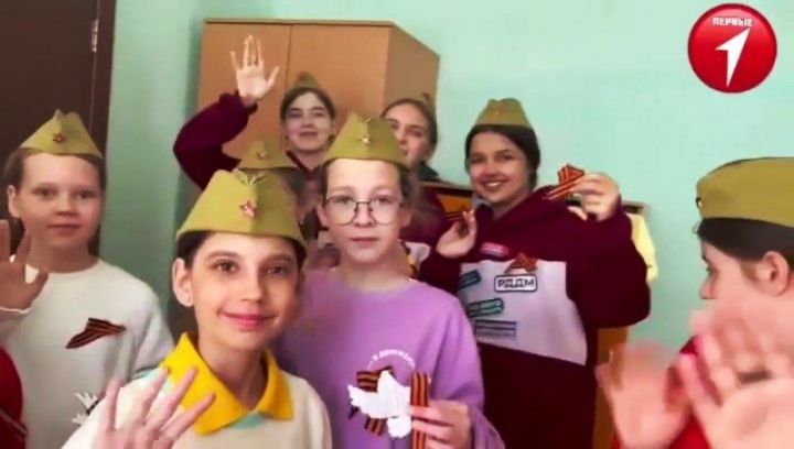 Активисты Лаишевской школы № 2 провели с воспитанниками детсада «Березка» акцию «Георгиевская лента»