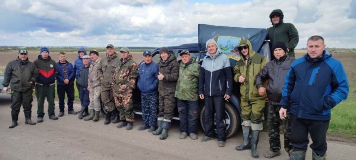 Рыболовное братство совместно вместе с активистами Лаишевского района вышло на уборку берега реки Меша