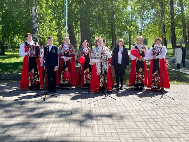 В Рождествено Лаишевского района на митинге пели песни военных лет