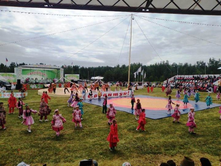 Сабантуй в Лаишеве в полном разгаре