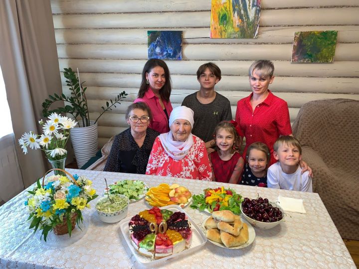 Сарвар Сафина сегодня отмечает 90-летний юбилей