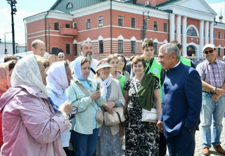 Рустам Минниханов и Минтимер Шаймиев посетили собор Казанской иконы Божией Матери