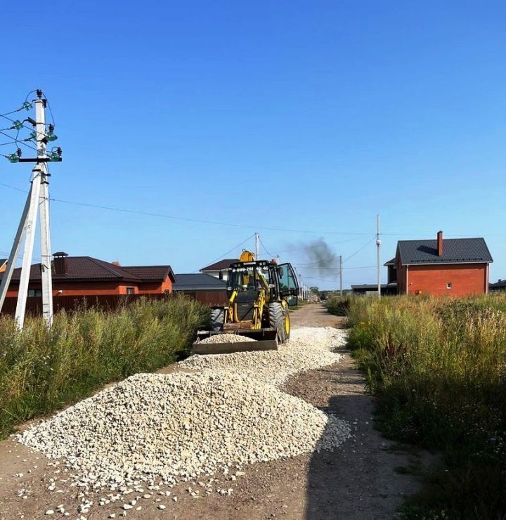 Лаеш районы Олы Кабан авыл җирлегендә юлларны ремонтлау дәвам ителә