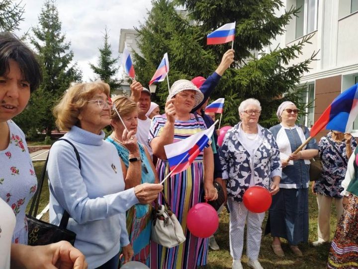 Лаешта Россия флагы көне билгеләп үтелде