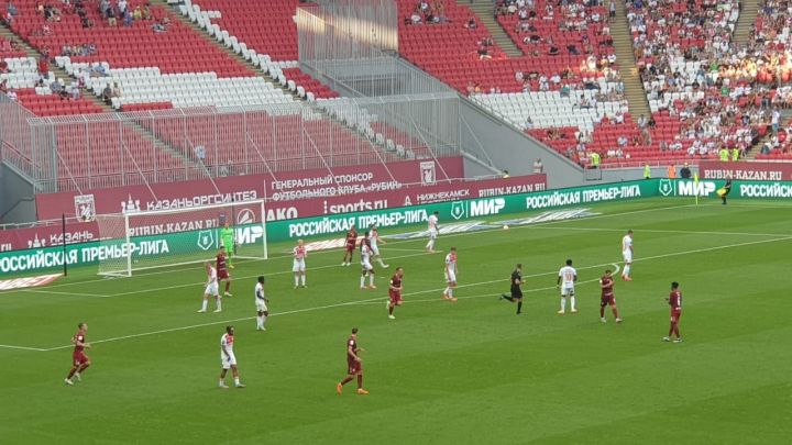 Футбол. «Рубин» пропустил 4 мяча от «Спартака» в домашнем матче