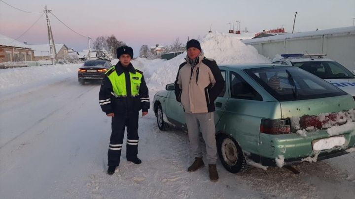 Сотрудники ГИБДД Лаишевского района поздравляли водителей с Новым годом