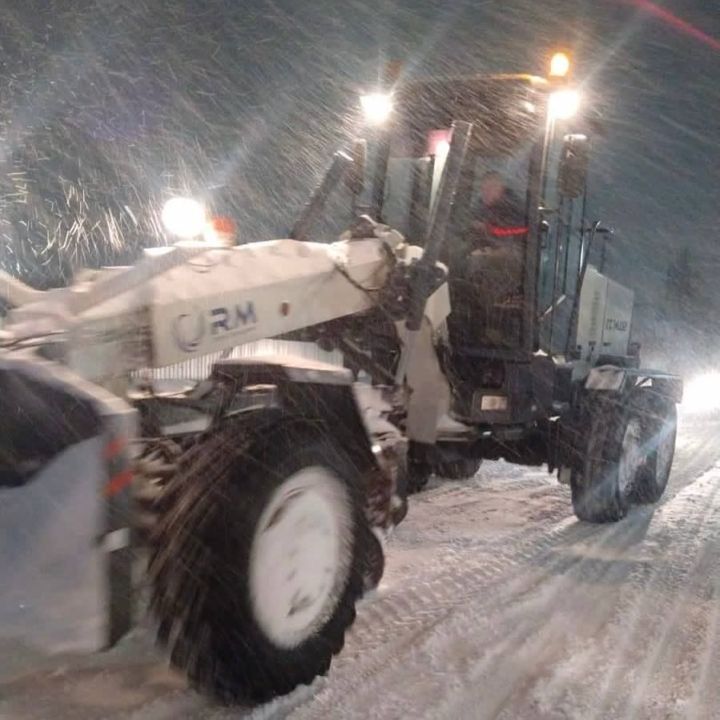 Справимся с последствиями снежной бури: спецтехника в Лаишеве будет работать всю ночь