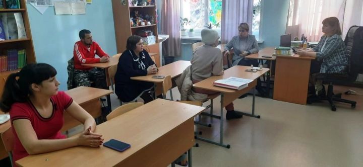 Вопросам безопасности детей посвятили родительское собрание в школе Среднего Девятова Лаишевского района