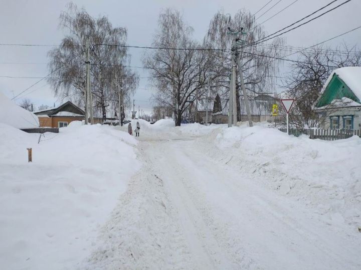 В Лаишеве идет активная работа по расширению дорожных полос