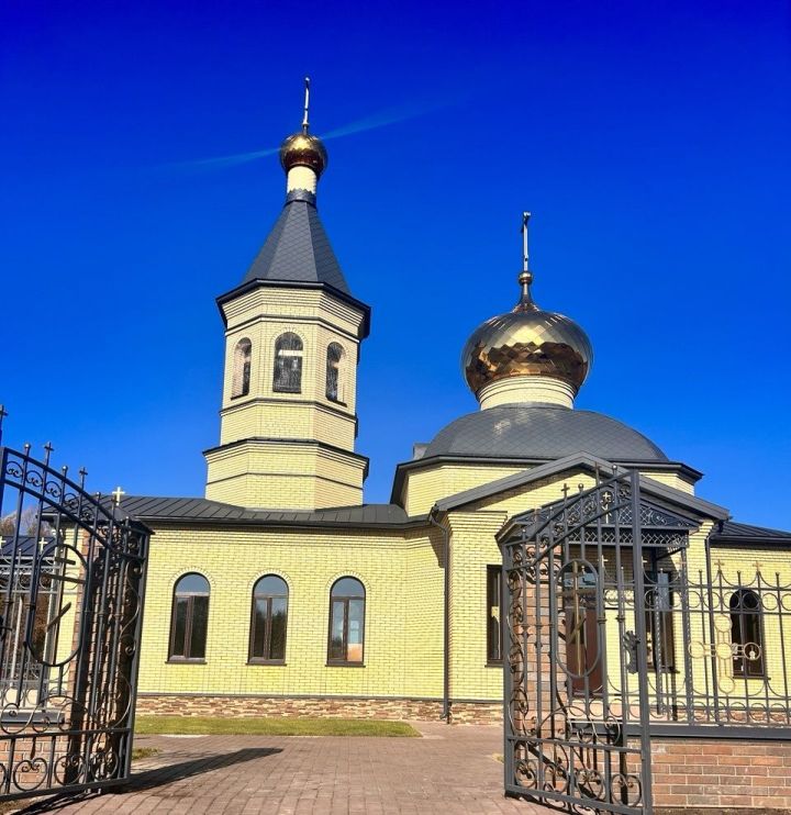 В селе Среднее Девятово освятили новый храм