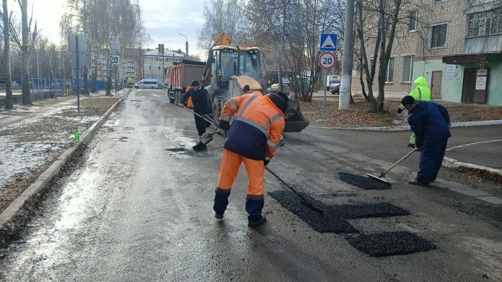 В Лаишевском районе продолжают обустраивать дорожную инфраструктуру