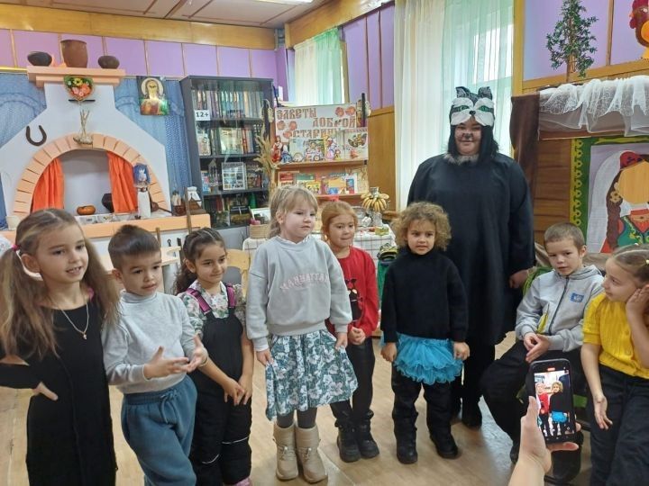 Әкият геройлары Лаеш балаларын әти-әниләре белән әдәпле аралашырга өйрәтте