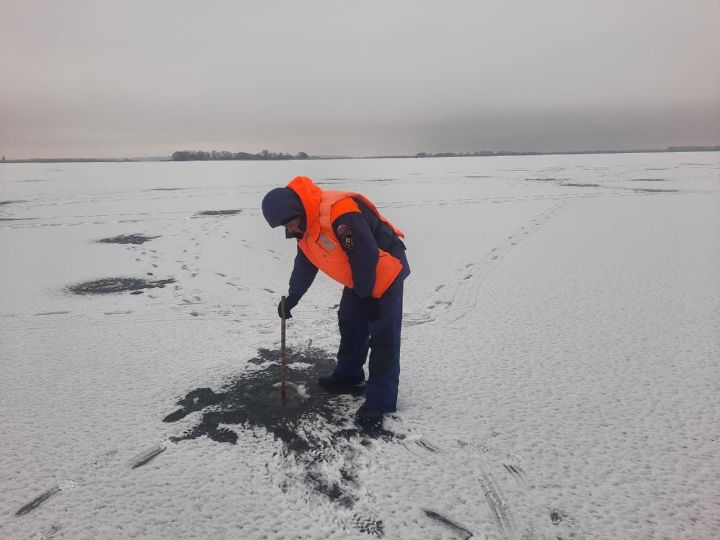 Тонкий лед на водоемах Лаишевского района создает угрозу жизни