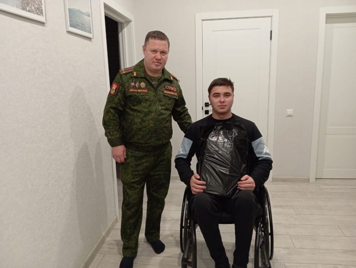 Председатель ДОСААФ Лаишевского района навестил участника СВО