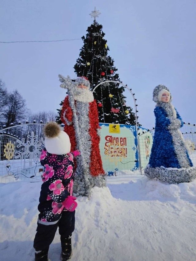Урта Девятовода төп чыршыны бизәделәр