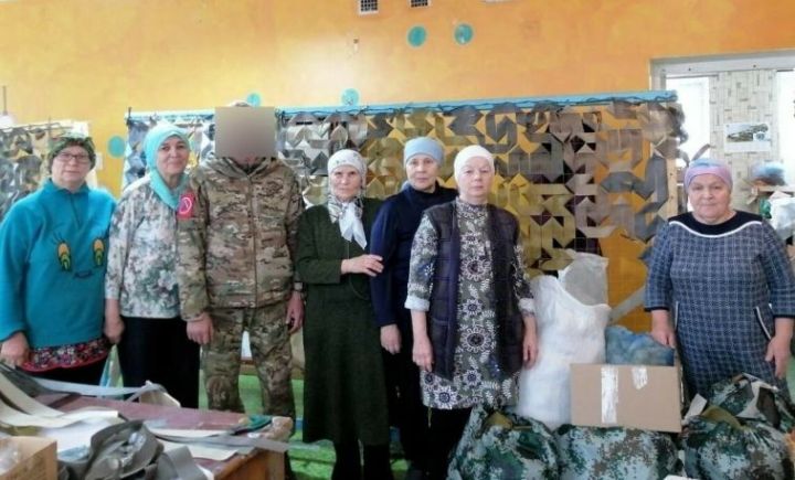 Участник СВО посетил пункт плетения сетей в Лаишевском районе